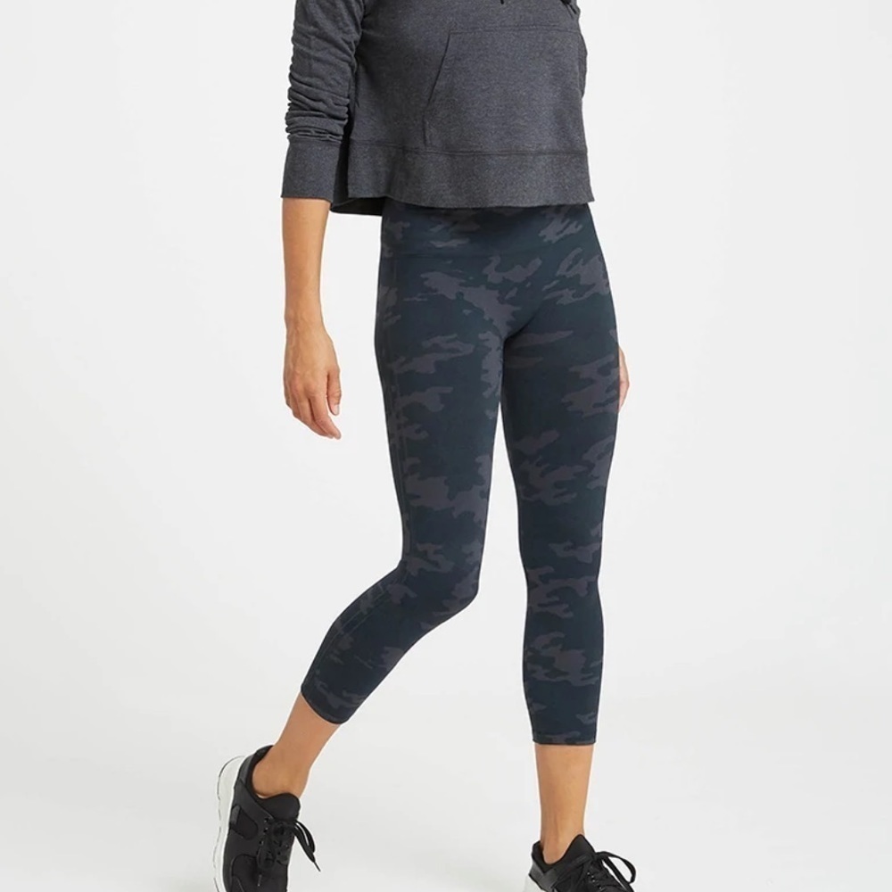 Spanx Black And Gray Camouflage Leggings
